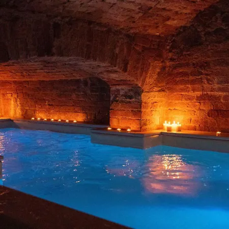 Con Piscina Riscaldata Vicina Al Centro Villa